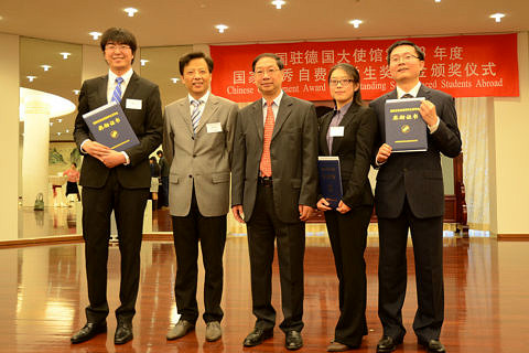 Towards entry "FAU: Top university for doctoral candidates from China"