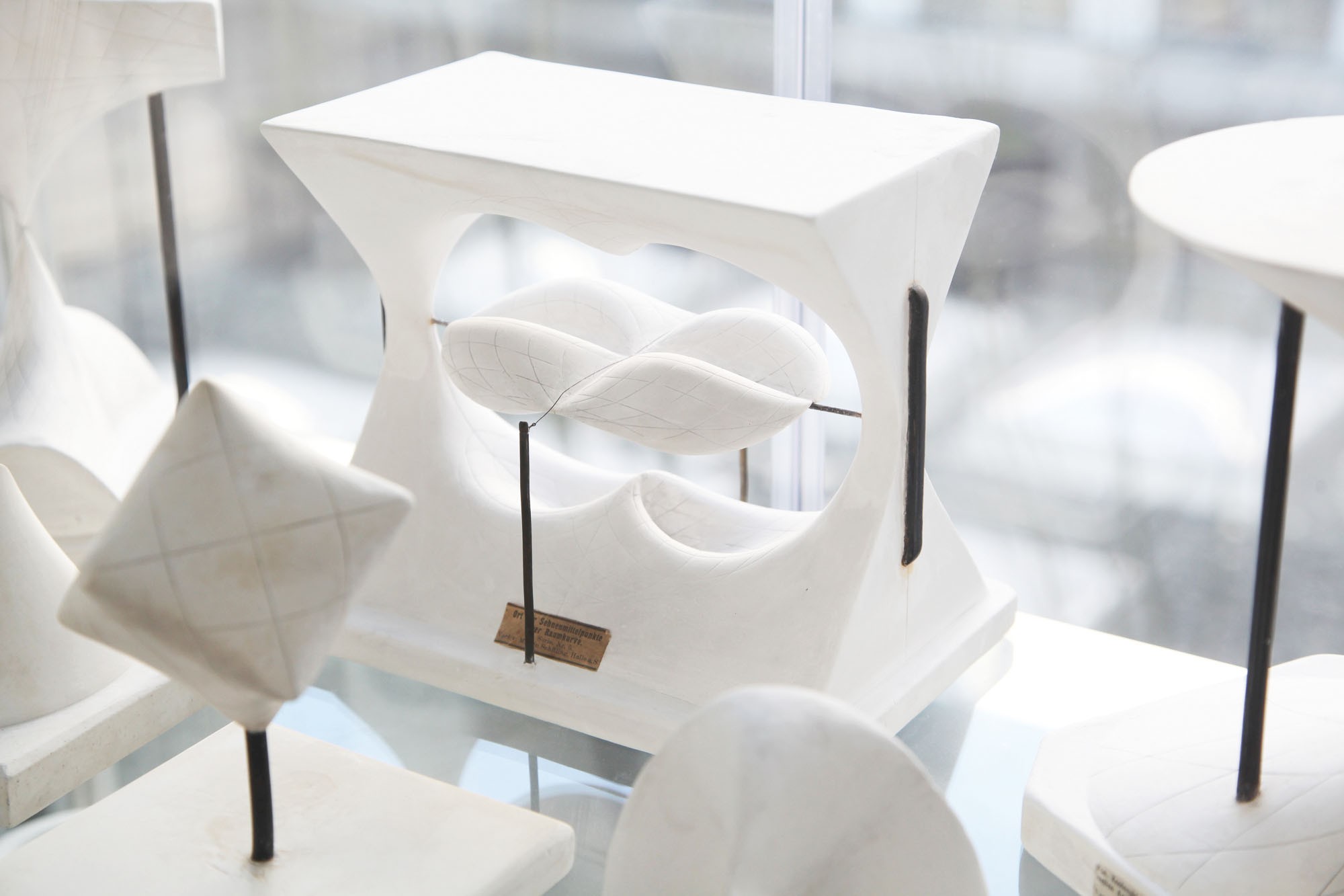 Cabinet with mathematical models from Verlagshandlung Schilling (Image: Georg Pöhlein)