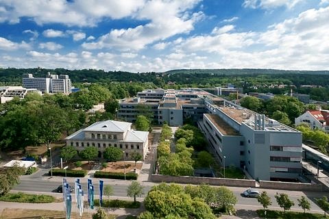 Towards entry "World's first Siemens 7 Tesla whole-body MRI magnet installed at Universit&auml;tsklinikum Erlangen"