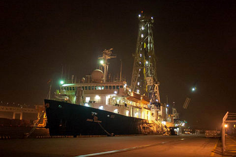 Towards entry "FAU geologist investigates the formation of subduction zones"