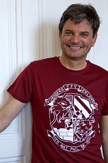 Towards entry "FAU T-shirt 2016 now available in online shop"