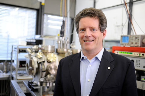 Towards entry "ERC Advanced Grant for Professor Steinrück"