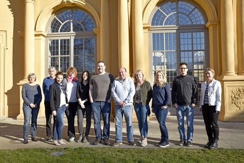 Towards entry "Video: Help for those in need of advice"