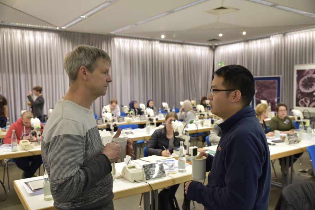 Prof. Dr. Axel Munnecke (left) is the head of the Flügel Course. (Image: FAU/Christina Dworak)