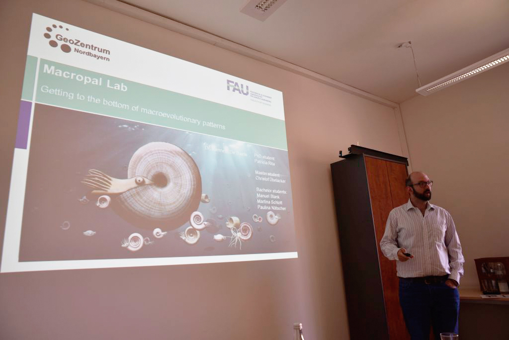 Researchers provided an insight into their latest scientific projects. (Image: FAU/Christina Dworak)