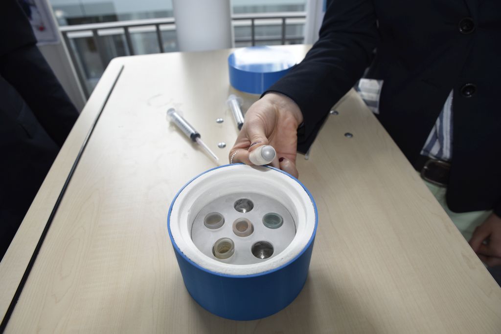 This is the case in which the thimbles can be cooled for several hours. (Image: FAU/Christina Dworak)