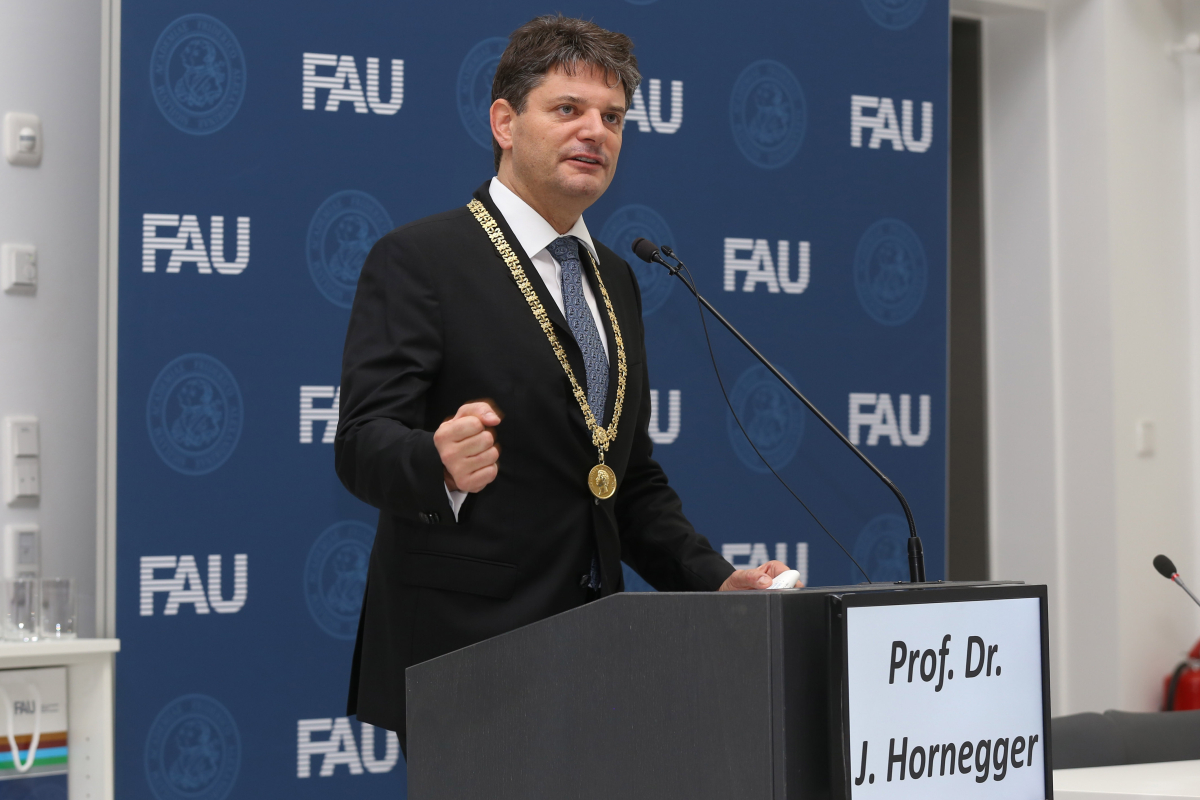 The University launched celebrations for the anniversary year with an academic symposium on 'Future of Research – Research of the Future'. An interdisciplinary approach was taken, with researchers from all disciplines at FAU joining international colleagues to cast a glance at the future of research. (Image: FAU/Kurt Fuchs)