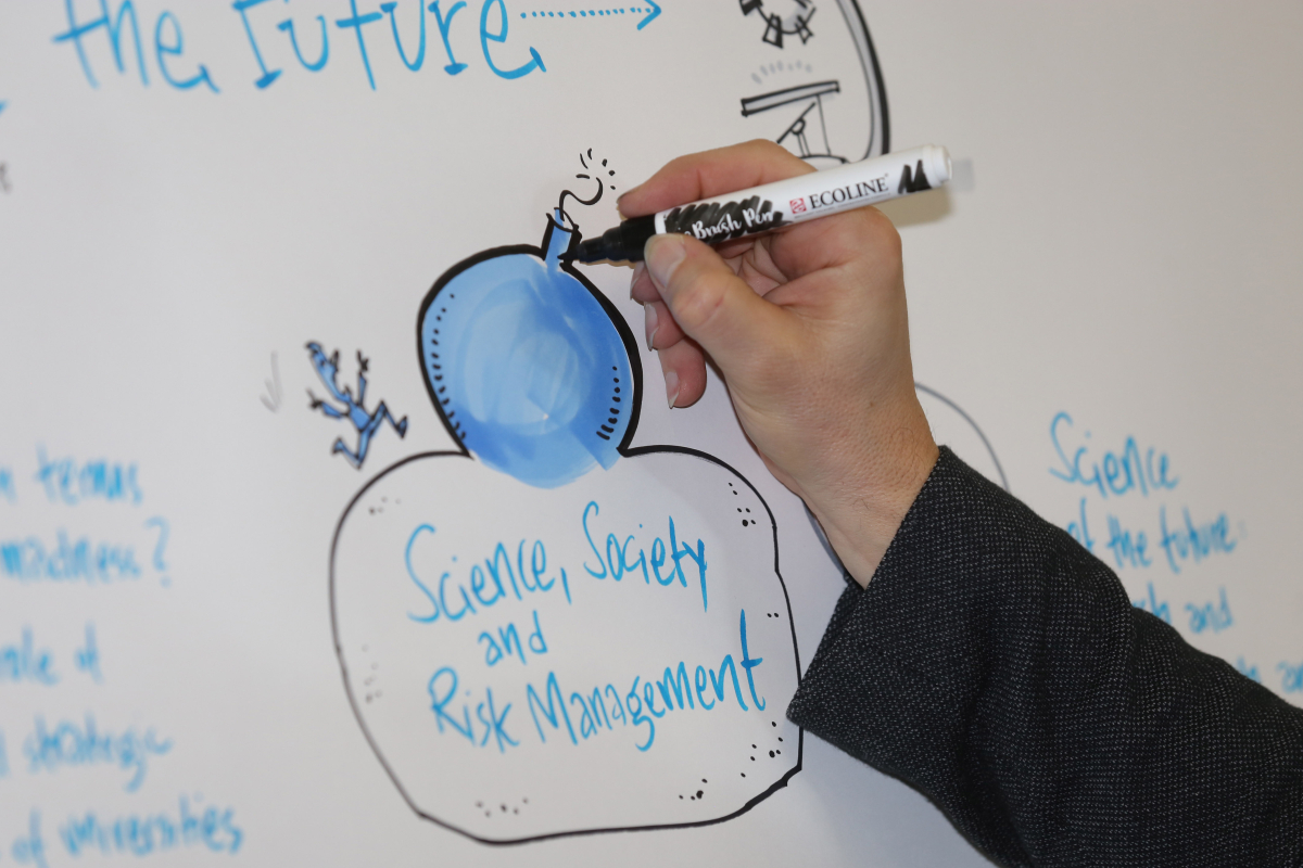 The University launched celebrations for the anniversary year with an academic symposium on 'Future of Research – Research of the Future'. An interdisciplinary approach was taken, with researchers from all disciplines at FAU joining international colleagues to cast a glance at the future of research. (Image: FAU/Kurt Fuchs)