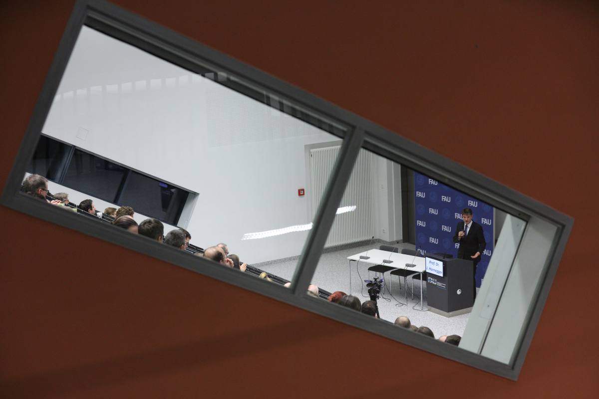 The University launched celebrations for the anniversary year with an academic symposium on 'Future of Research – Research of the Future'. An interdisciplinary approach was taken, with researchers from all disciplines at FAU joining international colleagues to cast a glance at the future of research. (Image: FAU/Kurt Fuchs)