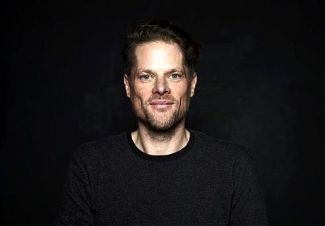 Towards entry "Are bots a danger for political election campaigns?"