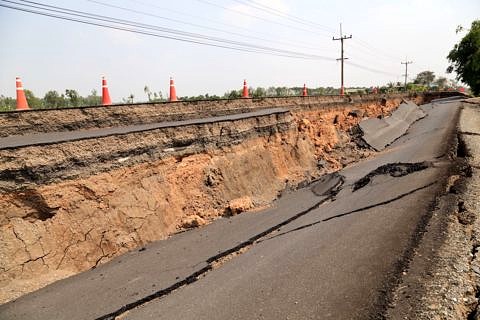 Towards entry "Relics from earthquakes 70 kilometres deep"