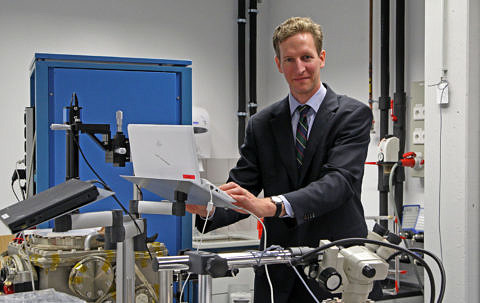 Towards entry "Physicists at FAU generate attosecond electron pulses with laser light"