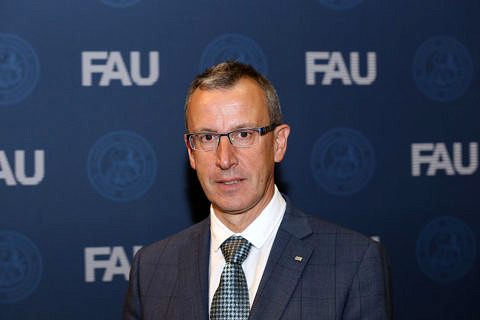 Towards entry "New Humboldt Professorship for FAU"