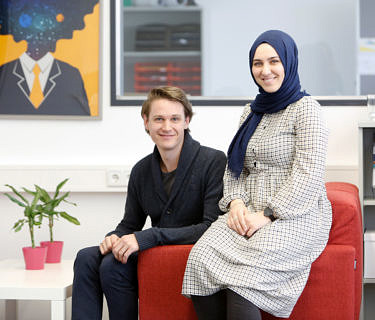 Towards entry "Two minds are better than one"