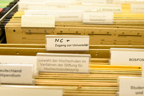 Towards entry "Telephone hotline for numerus clausus (admission restrictions)"