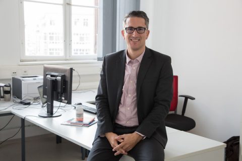 Towards entry "Social media stress can lead to social media addiction"