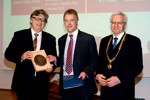 Towards entry "Jakob Herz prize winner Sir Peter Ratcliffe receives Nobel Prize for Medicine"