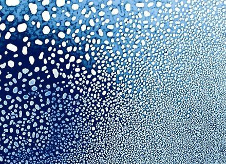 Was wie Regentropfen aussieht, sind tatsächlich Gold-Partikel auf Saphir.