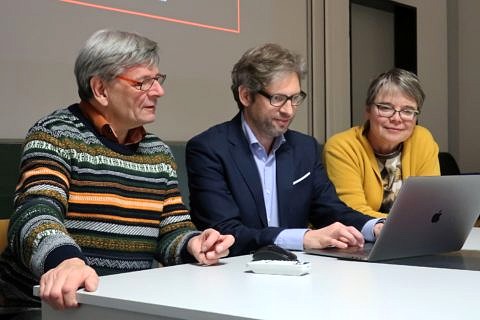 Towards entry "How a new theory is revolutionising our understanding of language"