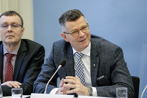 Towards entry "Acting for society"