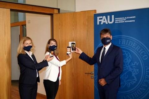 Towards entry "Student registration via smartphone to comply with coronavirus contact tracing measures"