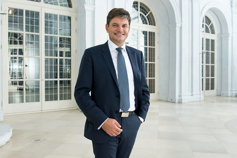 Towards entry "FAU President re-elected"