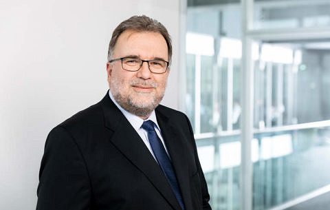 Towards entry "FAU congratulates Siegfried Russwurm on his appointment as president of the Federation of German Industries (BDI)"
