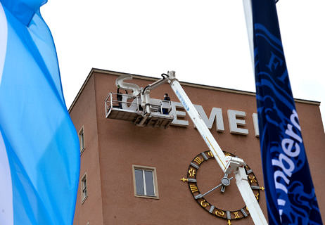 Towards entry "Himbeerpalast officially handed over to FAU"