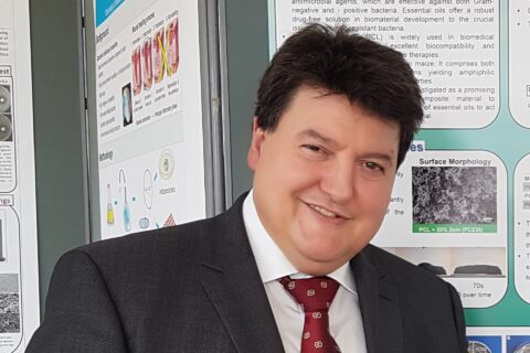 Towards entry "Using implants to regenerate tissue"