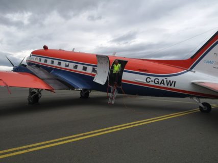 The FAU geologist Prof. Dr. Matthias Braun flew over Patagonia in the research aircraft Polar 5 from the Alfred-Wegener-Insitut to obtain measurements from the glaciers there. The aircraft made a stopover in Patagonia en route to the Antarctic. (Image: FAU/Matthias Braun)