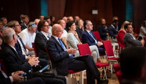 Guests in the audience at the Weltmarktführer Innovation Day on 13 September, 2022 in Erlangen (Image: Weltmarktführer Innovation Day 2022 | Stefanie Hergenröder)