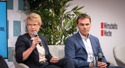 FAU professor and economy sage Veronika Grimm discussing the future of sustainable mobility. (Image: Weltmarktführer Innovation Day 2022 | Stefanie Hergenröder)