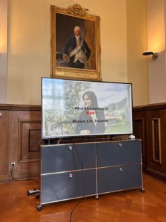 Towards entry "Mahsa Amini: University President meets FAU students from Iran"