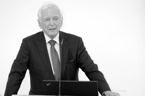 Towards entry "FAU mourns the death of Nobel laureate in medicine Professor Harald zur Hausen"