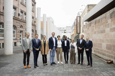 In the street of human rights in Nuremberg (from left): Jakob Nehls (FAU), Nuremberg’s mayor Marcus König, Dr. Janina Heaphy (FAU), Minister of Science Markus Blume, Prof. Dr. Anusche Farahat, co-spokesperson of the new Human Rights Research Center at FAU, Aneth Lwakatare-Thumm (FAU), Janina Stürner (FAU), FAU president Prof. Dr. Joachim Hornegger and Prof. Michael Krennerich, the center’s academic director. (Picture: FAU/Uwe Niklas)
