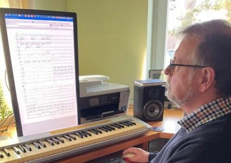 Towards entry "Between test tubes and musical scores"