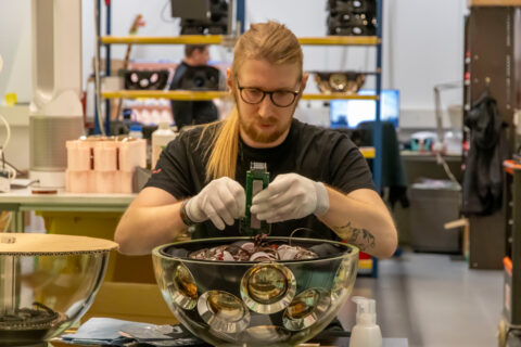 Technician integrating the lower hemisphere of the DOM. Specifically connecting the Photomultipler Tube (PMT) to the electronics in charge of the readout and the digitisation of the signal acquired. (Image: Marco Kraan Nikhef)