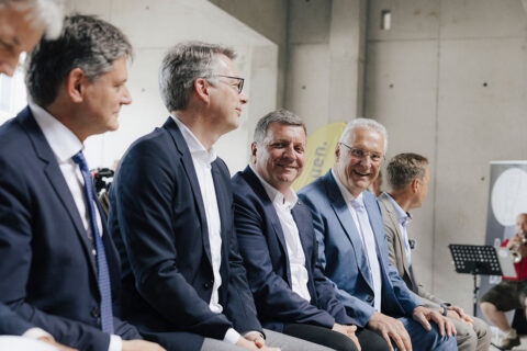 Topping-out ceremony for the new Technical Chemistry building on the FAU South Campus. (Image: FAU/Giulia Iannicelli)