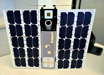 A small satellite (Image: FAU/Harald Sippel)