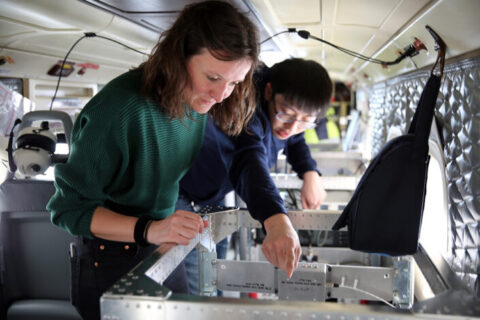 The scientists installed an optical communication terminal in the Dornier 228. The aircraft formed a mobile node in a quantum network and established a connection to a ground station. The flight experiment took place as part of the QuNET initiative, which develops technologies for quantum-secure communication. (Image: DLR)
