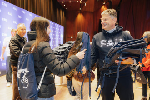 First semester welcome 2025 in the Heinrich-Lades-Halle. (Image: FAU/Giulia Iannicelli)