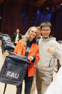 First semester welcome 2025 in the Heinrich-Lades-Halle. (Image: FAU/Giulia Iannicelli)