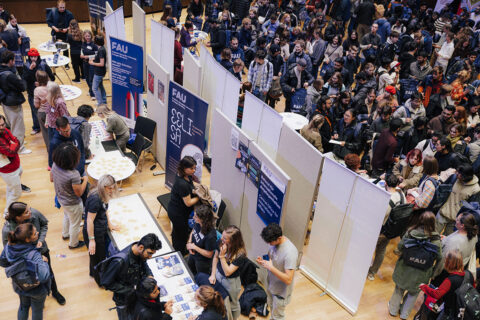 First semester welcome 2025 in the Heinrich-Lades-Halle. (Image: FAU/Giulia Iannicelli)