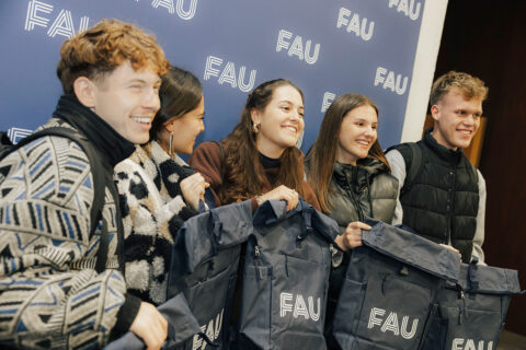 First semester welcome 2025 in the Heinrich-Lades-Halle. (Image: FAU/Giulia Iannicelli)