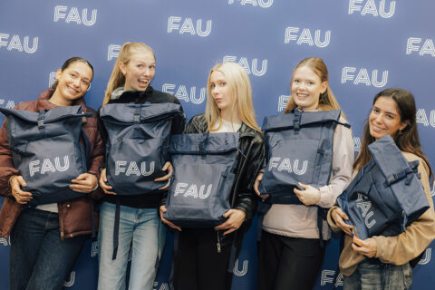 First semester welcome 2025 in the Heinrich-Lades-Halle. (Image: FAU/Giulia Iannicelli)