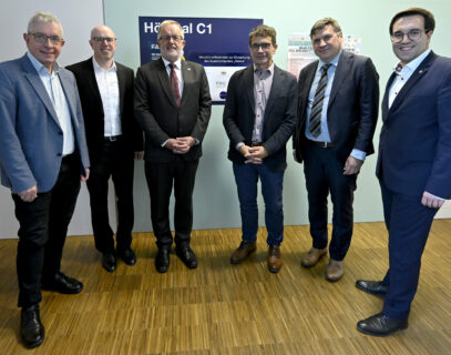 Towards entry "High-performance computer: Supercomputer Helma inaugurated"