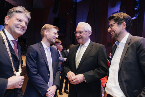 The FAU Dies Academicus 2025: (from left) FAU President Joachim Hornegger, keynote speaker Thomas Demmelhuber, Bavarian Minister of the Interior Joachim Herrmann, and ERC grantee Prof. Andrian Meier. (Image: FAU/Giulia Iannicelli)