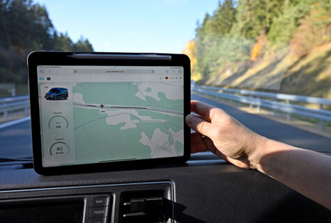 One kilometer of future on asphalt: Construction on the A6 near Amberg is complete, and testing is now underway. (Image: FAU/Harald Sippel)