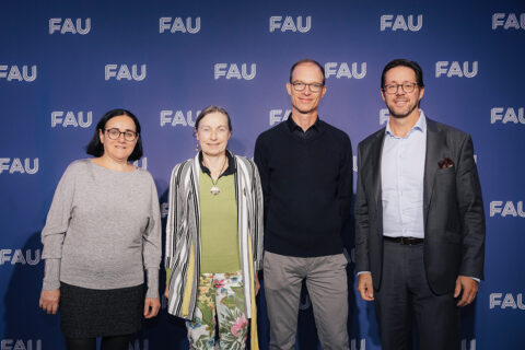 Trägerinnen und Träger ders Nachhaltigkeitspreises People der FAU zusammen mit dem Nachhaltigkeitsbeauftragten Prof. Dr. Matthias Fifka(r.): Das Projekt "Reduktion der Treibhausgasemissionen durch Anästhesiegase am Universitätsklinikum Erlangen". (Bild: FAU/Giulia Iannicelli)